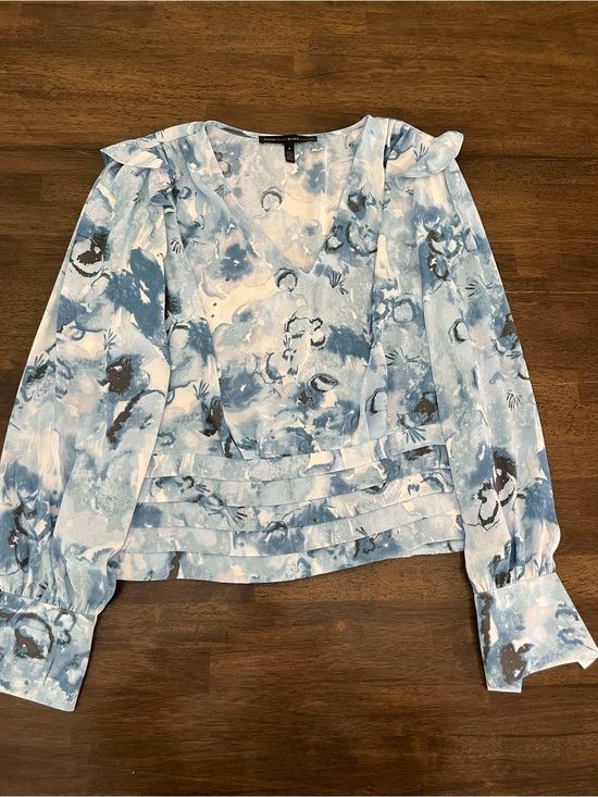 White House Black Market Tops - White House Black Market Blue and White Floral V-Neck Long-Sleeve Blouse Sz 8